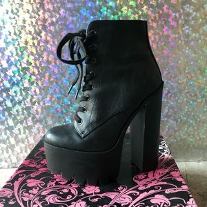 Grungy Chunky Heel Platform Boots